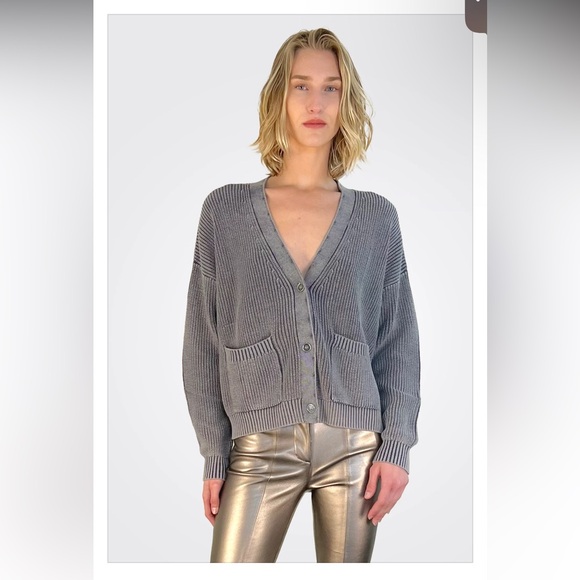 NWT Alice Deep V Cardigan - Ebony
HelloNite size M - Picture 3 of 5